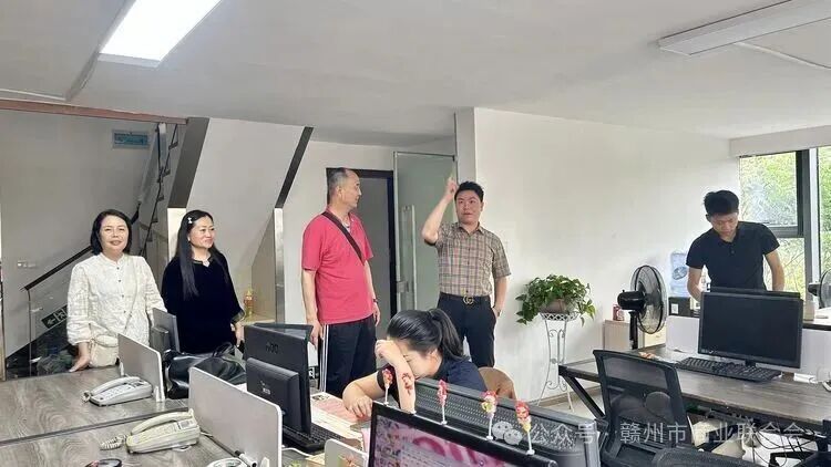 赣州市商业联合会秘书长钟群一行走访中大知识产权